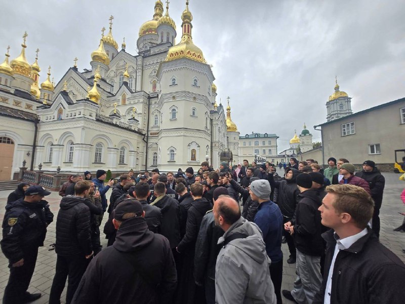 Security service of Ukraine and police conducting searches at Lavra cathedral in Pochaiv