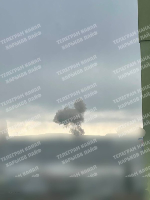 Dym stúpa nad Charkovom po sérii výbuchov