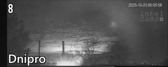 Rusko v noci zaútočilo na vodnú elektráreň v Kamianskom dronmi a raketami.