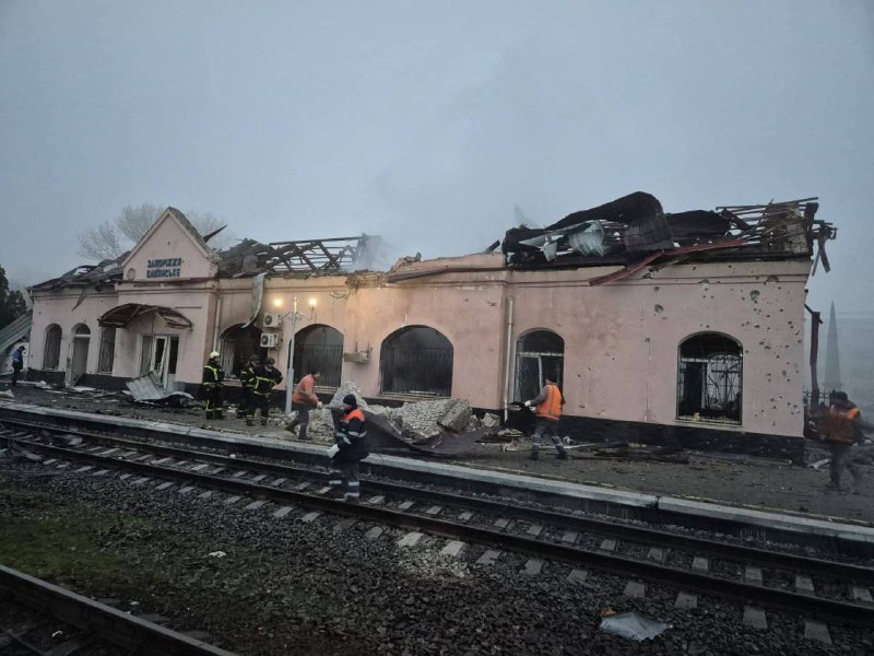 Damage to Zaporizhzhia-Kamianske railway station in Kamianske, trains rerouted 
