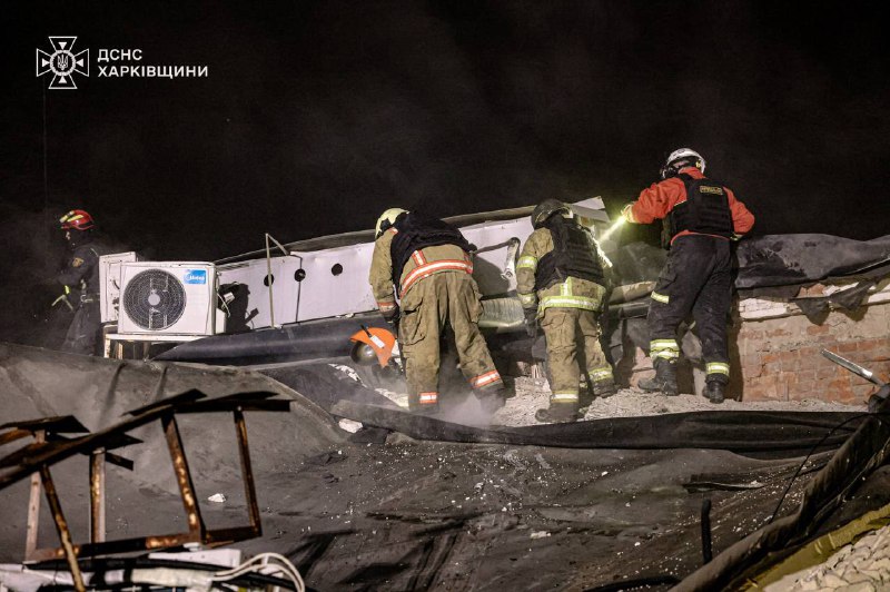 Pri ruskom leteckom útoku klzákovou bombou v dedine Korotych v Charkovskej oblasti bolo zranených 8 ľudí.