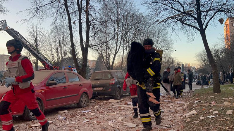 President Zelensky: More than 470 strike drones and 48 missiles of various types – ballistic, cruise were launched by Russia against Ukraine overnight. In Ternopil, there were hits on residential nine-story buildings, causing fires. Unfortunately, there is significant damage to buildings, and people may be trapped under the rubble. As of now, dozens of people are reported injured and nine people were killed