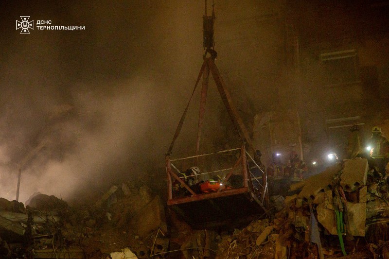 Body of a woman was extracted from the rubble of the residential house, destroyed by Russian missile yesterday in Ternopil, death toll increased to 27 killed, 94 wounded