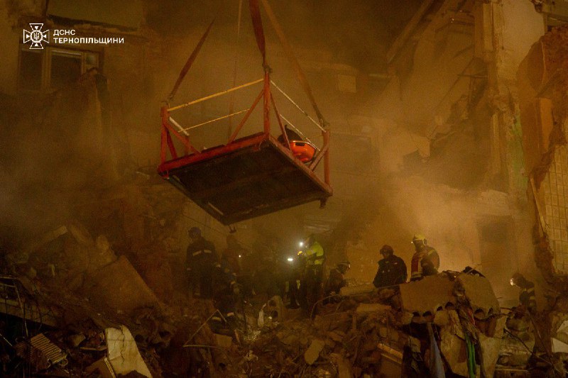 Body of a woman was extracted from the rubble of the residential house, destroyed by Russian missile yesterday in Ternopil, death toll increased to 27 killed, 94 wounded