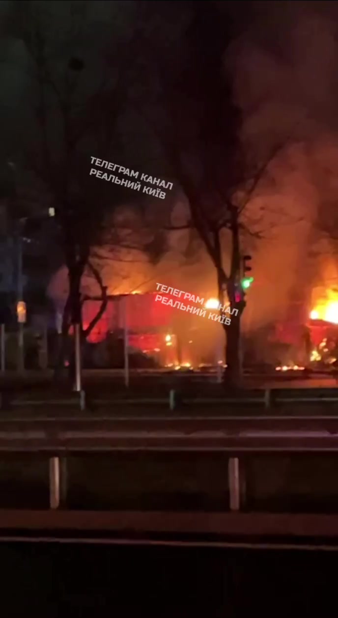 Garage exploded and caught fire in Kyiv 