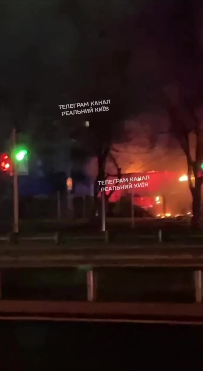 Garage exploded and caught fire in Kyiv 