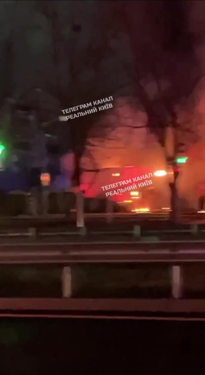 Garage exploded and caught fire in Kyiv 