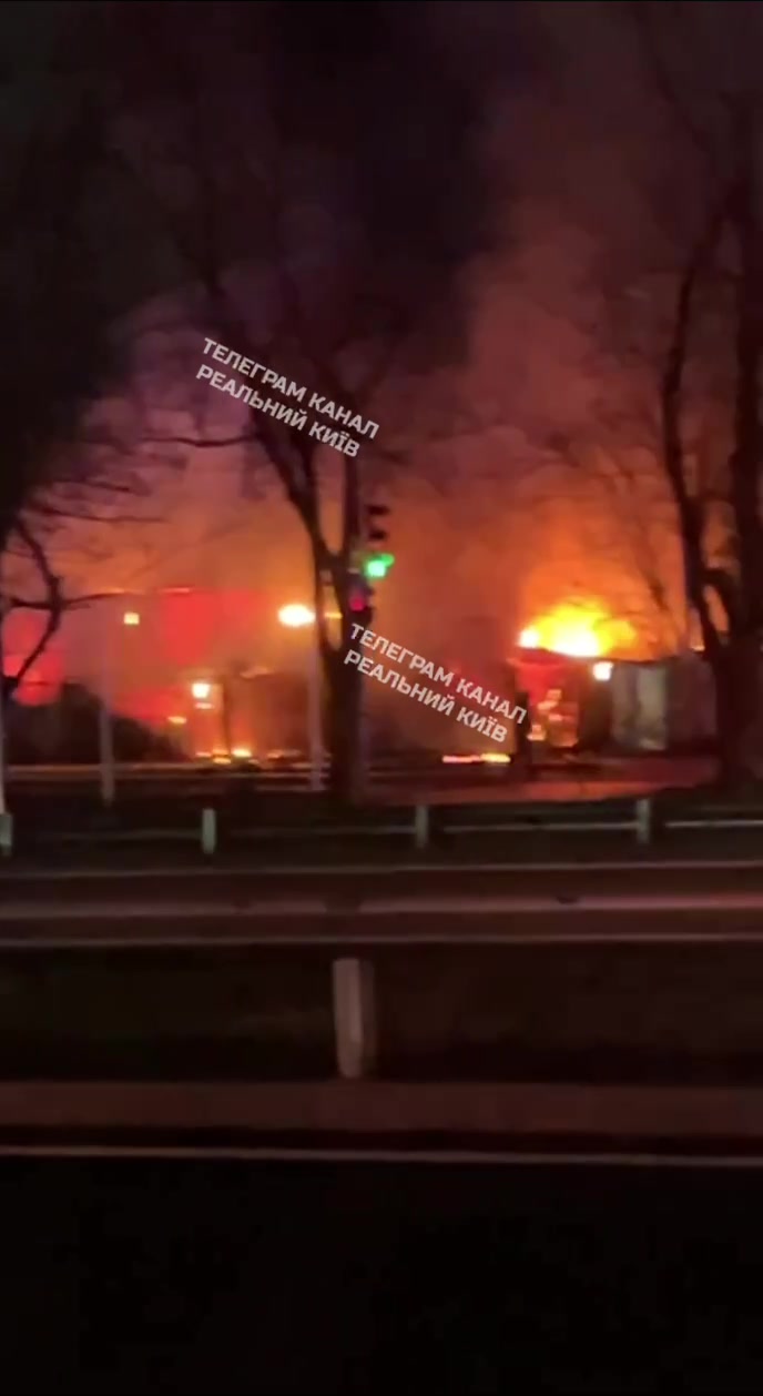 Garage exploded and caught fire in Kyiv 
