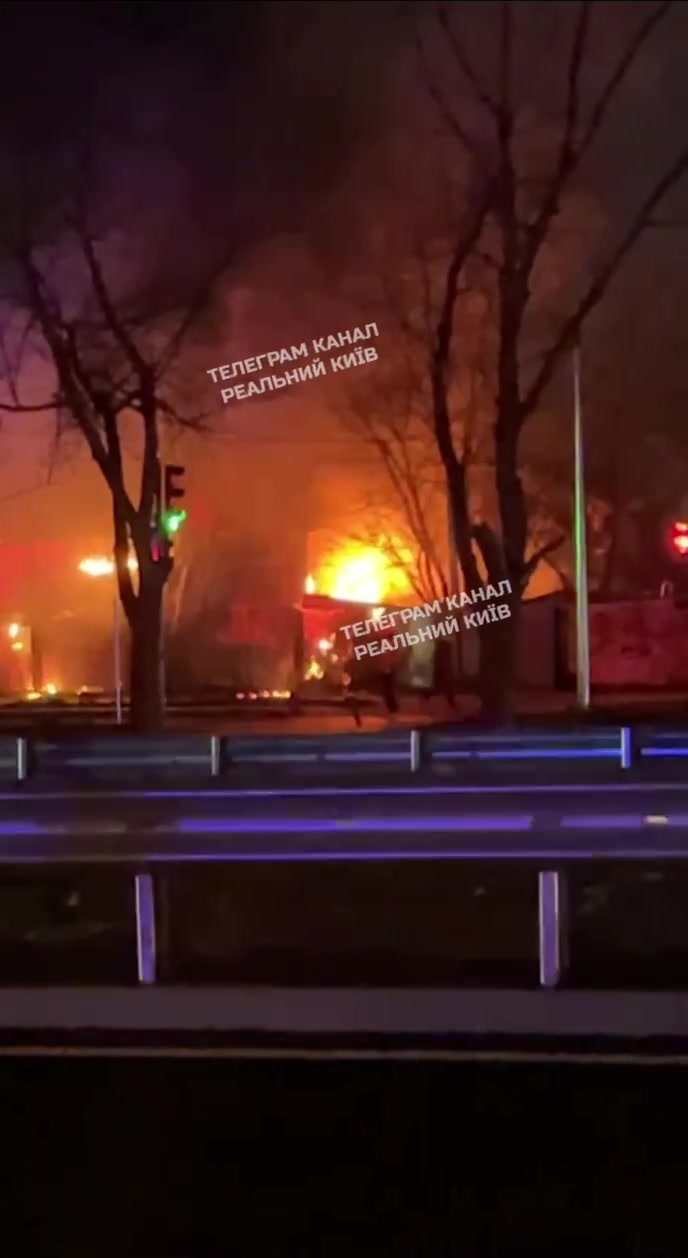 Garage exploded and caught fire in Kyiv 