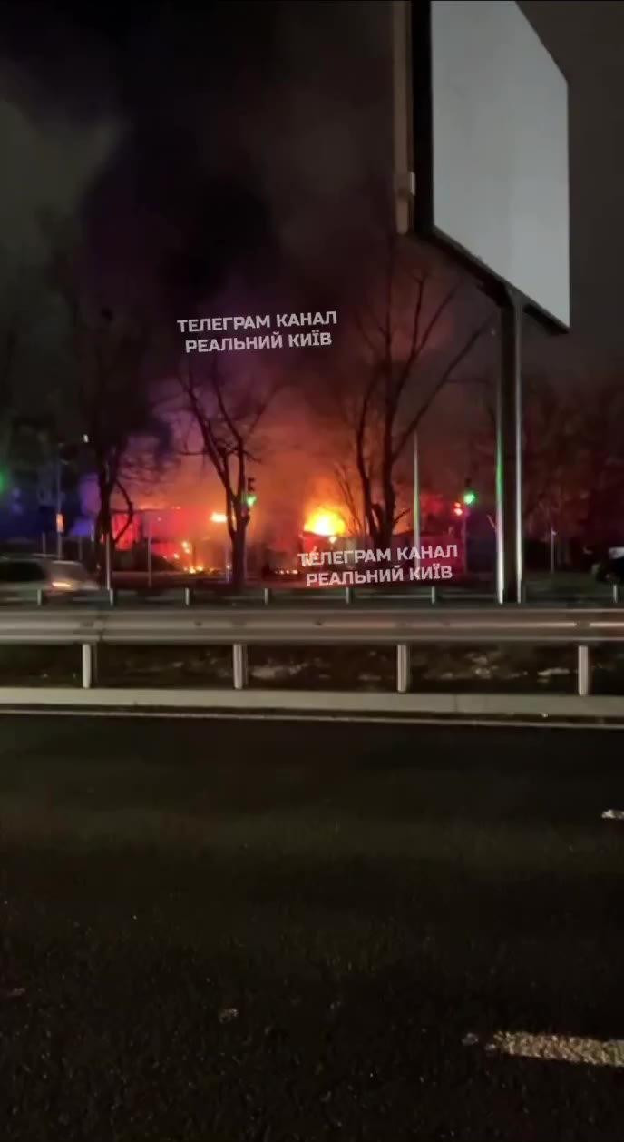 Garage exploded and caught fire in Kyiv 