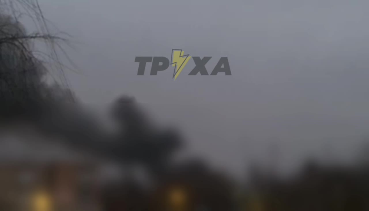 El humo se eleva en Lutsk tras el ataque con drones