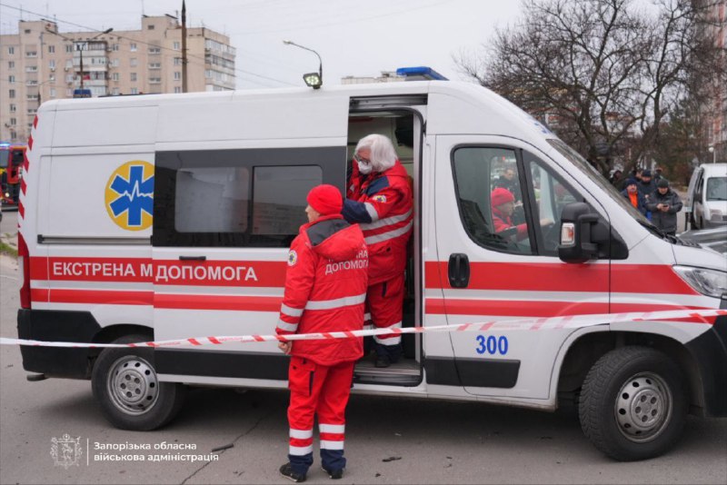 At least 4 people wounded as result of Russian airstrike against grocery store in Zaporizhzhia 