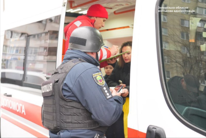 At least 4 people wounded as result of Russian airstrike against grocery store in Zaporizhzhia 