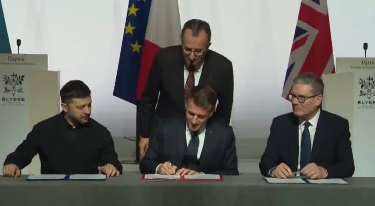 During the meeting of the Coalition of the Willing in Paris, Ukrainian President Zelensky, French President Macron and British Prime Minister Starmer signed a declaration of intent on the deployment of a multinational force in Ukraine following a ceasefire