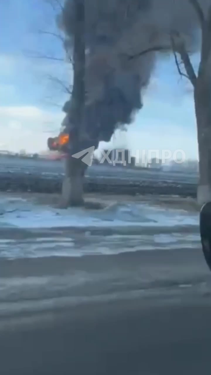 Fire at the oil depot in Hubynykha of Dnipropetrovsk region after the drone strikes