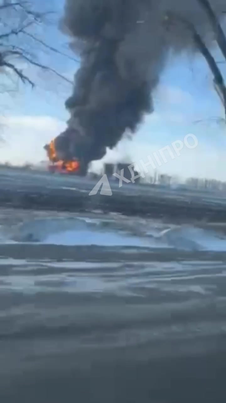 Fire at the oil depot in Hubynykha of Dnipropetrovsk region after the drone strikes