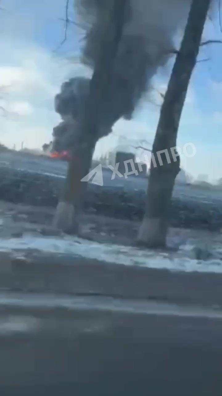 Fire at the oil depot in Hubynykha of Dnipropetrovsk region after the drone strikes