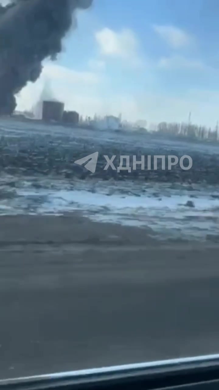 Fire at the oil depot in Hubynykha of Dnipropetrovsk region after the drone strikes