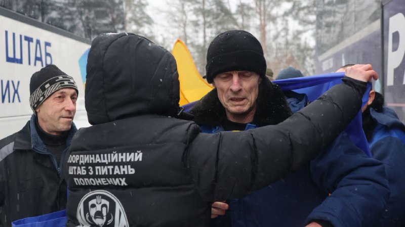 157 Ukrainian servicemen and civilians were released from the Russian captivity in a new prisoners exchange 