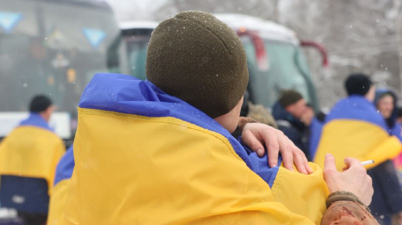 157 Ukrainian servicemen and civilians were released from the Russian captivity in a new prisoners exchange 