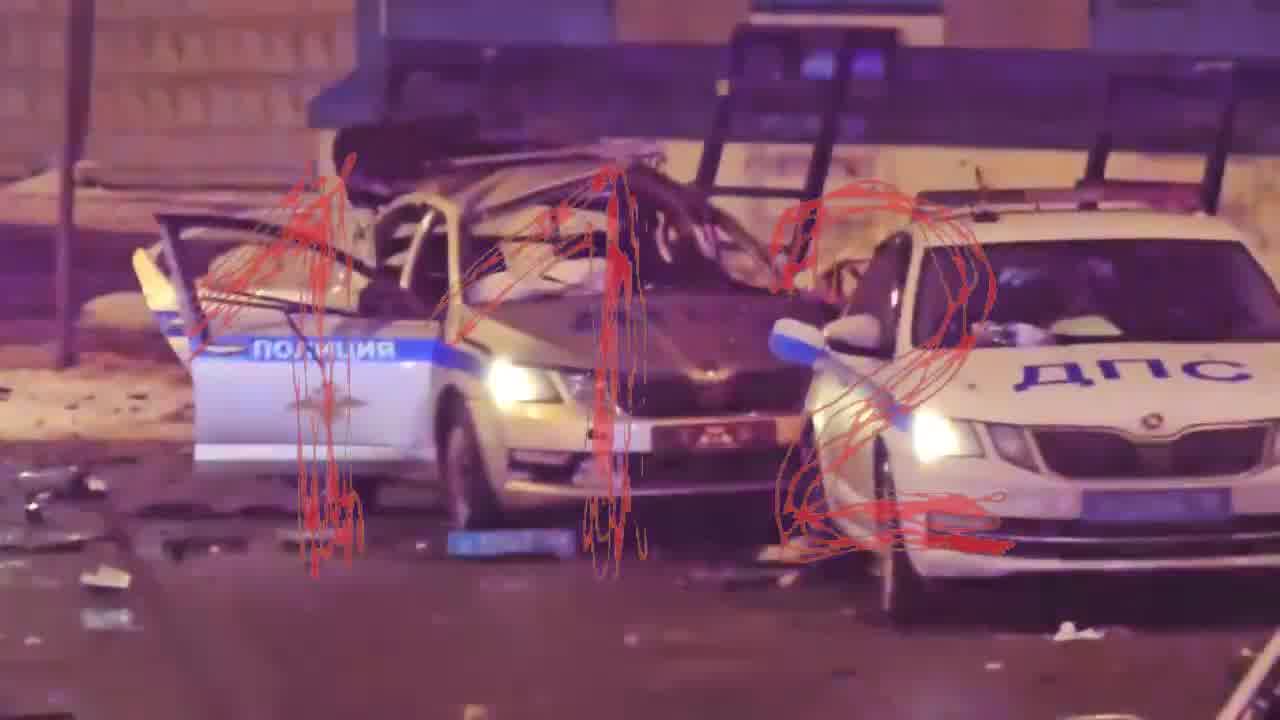 Policeman killed, 2 wounded as result of the blast of unknown device, triggered by a man at Savelovskiy railway station in Moscow. Bomber killed as well. Russian FSB blames Ukraine