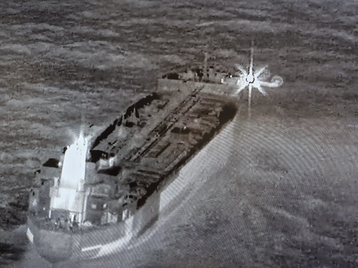 Ministro de Defensa de Bélgica: En las últimas horas, nuestras fuerzas armadas, con el apoyo de la Defensa francesa, han abordado un petrolero perteneciente a la flota encubierta rusa. El buque está siendo escoltado hasta el puerto de Zeebrugge, donde será incautado. La Operación Intruso Azul fue llevada a cabo por un equipo de militares excepcionalmente valientes.