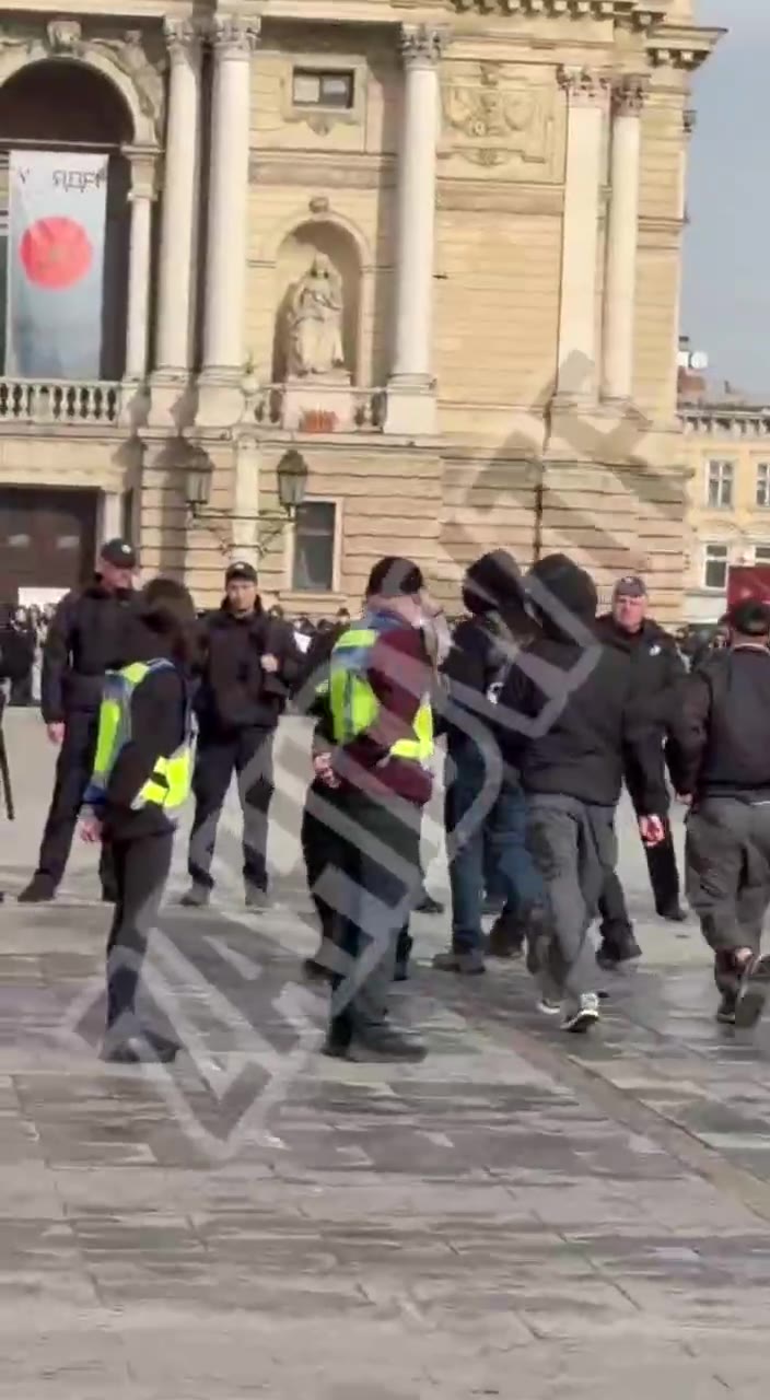 Tensions at the women's day march in L'viv