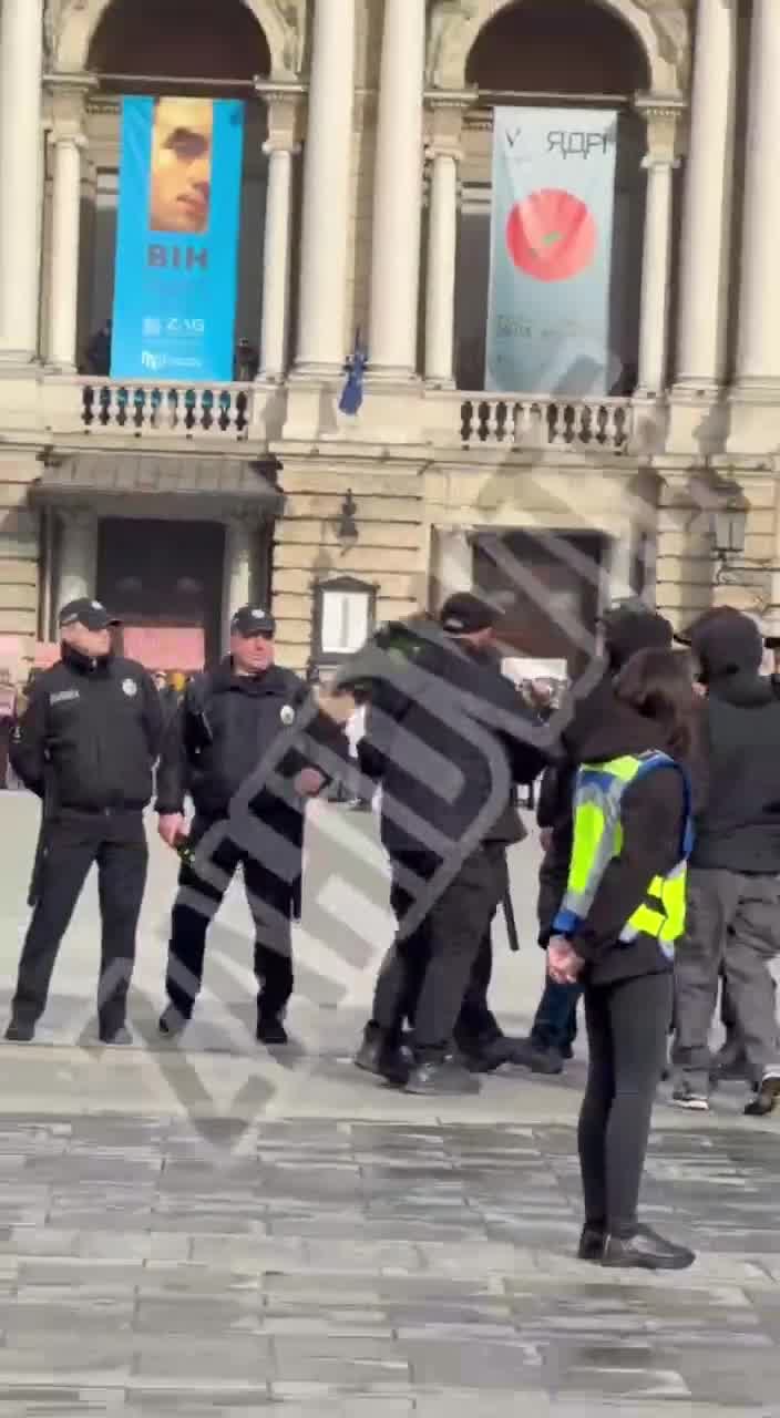 Tensions at the women's day march in L'viv