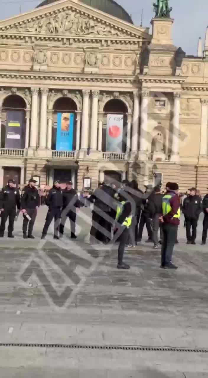 Tensions at the women's day march in L'viv