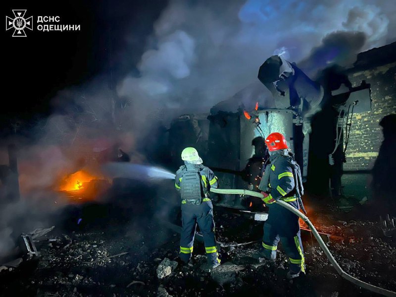 As a result of the night attack in the south of the Odesa region, energy power, industrial and port infrastructure facilities were damaged, the regional administration reported. The territories of enterprises and some equipment were damaged. Fires broke out in the areas, which were quickly extinguished by rescuers. There were no deaths or injuries. Power outages are observed in some settlements