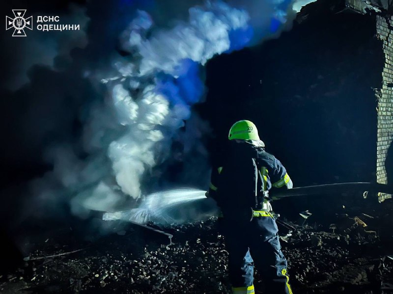 As a result of the night attack in the south of the Odesa region, energy power, industrial and port infrastructure facilities were damaged, the regional administration reported. The territories of enterprises and some equipment were damaged. Fires broke out in the areas, which were quickly extinguished by rescuers. There were no deaths or injuries. Power outages are observed in some settlements