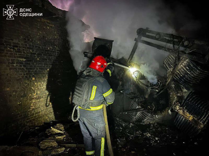 As a result of the night attack in the south of the Odesa region, energy power, industrial and port infrastructure facilities were damaged, the regional administration reported. The territories of enterprises and some equipment were damaged. Fires broke out in the areas, which were quickly extinguished by rescuers. There were no deaths or injuries. Power outages are observed in some settlements