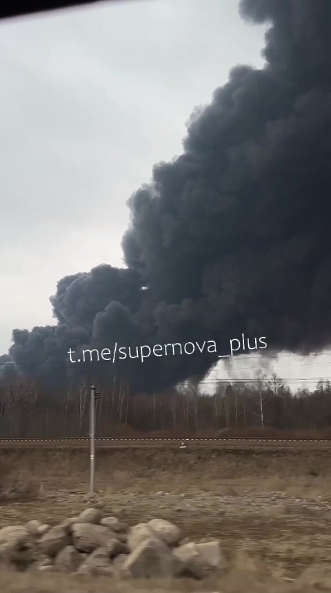 Fire at the fuel reservoirs at Ust-Luga port 