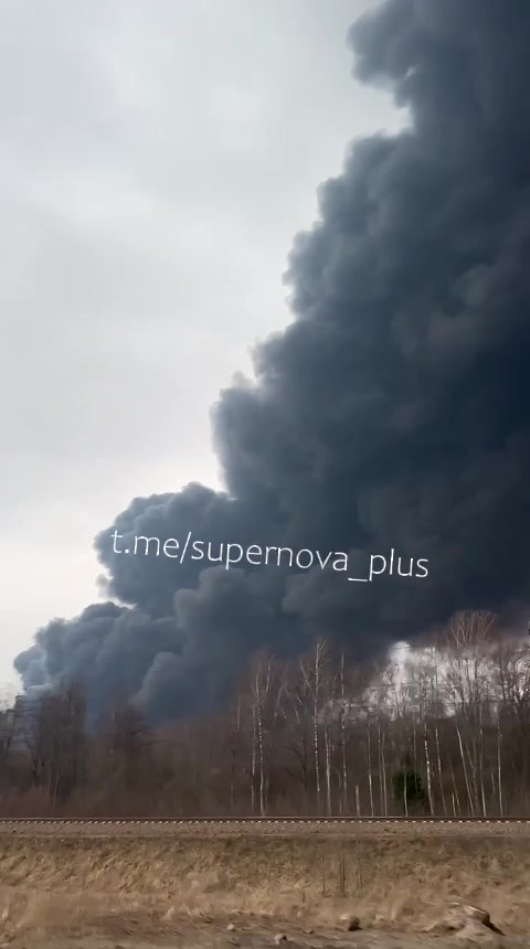 Fire at the fuel reservoirs at Ust-Luga port 