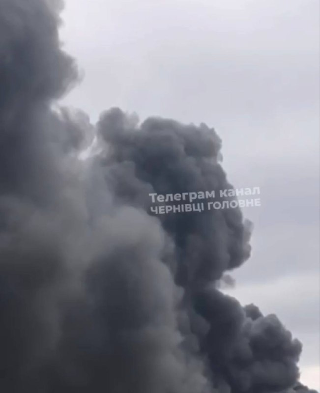 Suuri tulipalo Tšernivtsin alueella drooni-iskun seurauksena