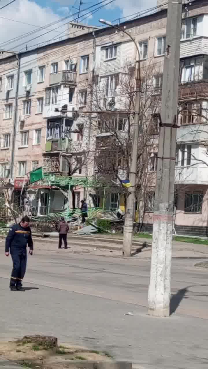 Trois personnes blessées lors d'un bombardement à Kherson