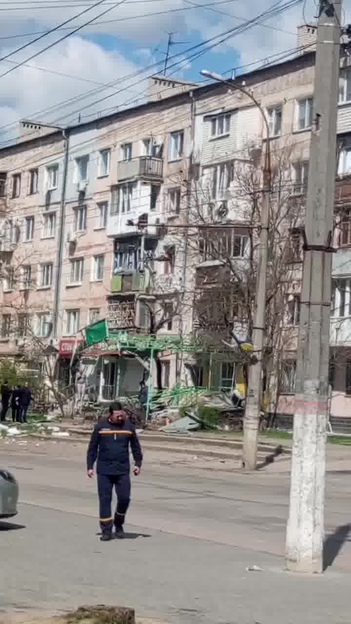 Trois personnes blessées lors d'un bombardement à Kherson