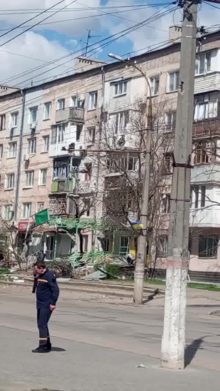 Trois personnes blessées lors d'un bombardement à Kherson