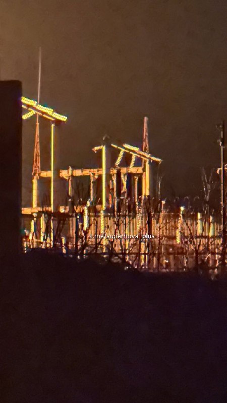 Melitopol'deki trafo merkezinde patlamalar meydana geldiği bildirildi. İlçede elektrik kesintisi yaşandı.