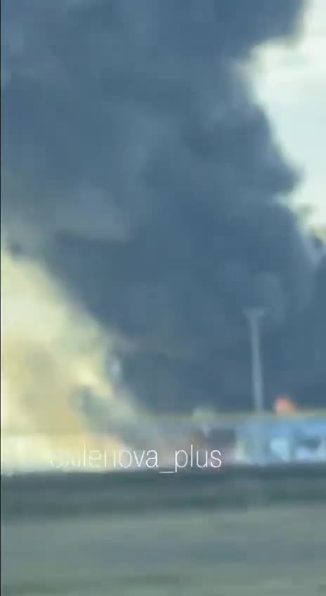 Volgograd yakınlarındaki Volgograd-Tikhoretsk petrol boru hattında yangın çıktı.