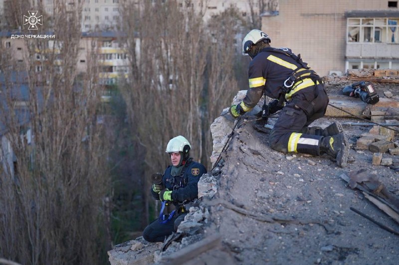 Çerkasi'de Rus insansız hava aracı saldırısında bir çocuk öldü, 14 kişi yaralandı.