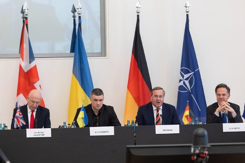 Berlin'de Ramstein formatında bir toplantı başladı; toplantıda Ukrayna'ya yönelik askeri desteğin artırılması, özellikle insansız hava araçları ve uzun menzilli füzelerin tedariki konuları ele alınacak.