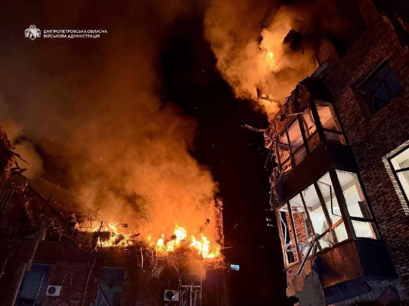 Rusya'nın Dnipro kentine düzenlediği insansız hava araçları ve füze saldırıları sonucu 2 kişi öldü, 27 kişi yaralandı.