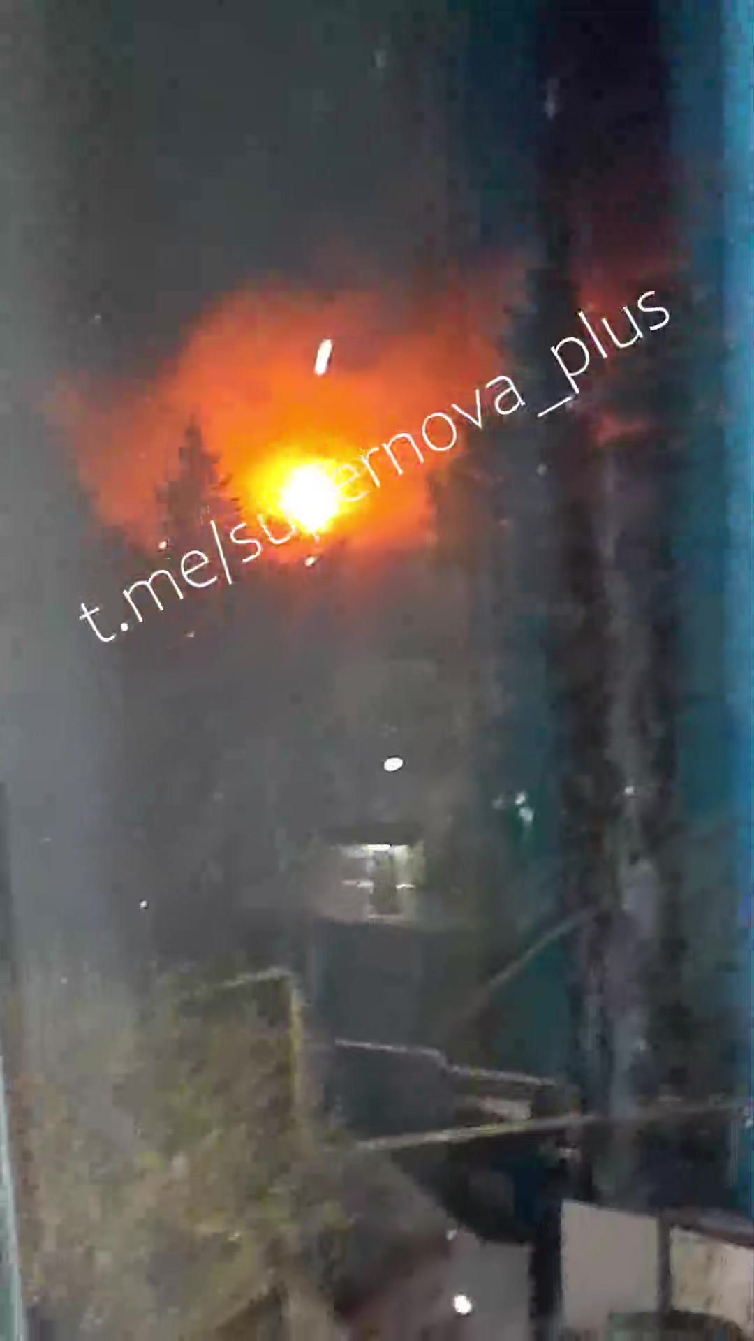 Fire at the oil refinery in Tuapse after explosions overnight
