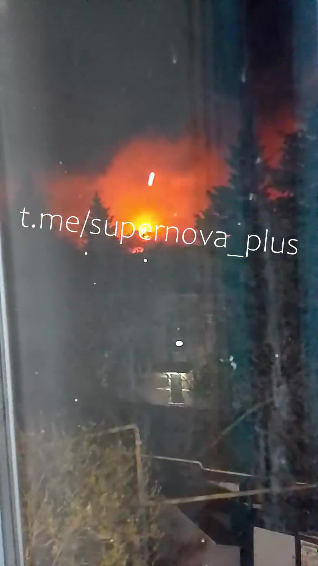 Fire at the oil refinery in Tuapse after explosions overnight