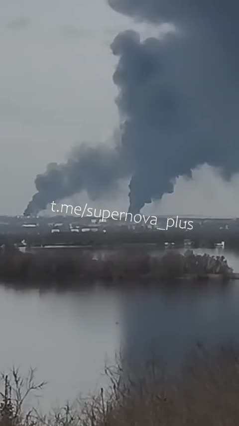 Smoke rising near Syzran oil refinery as result of drone strikes