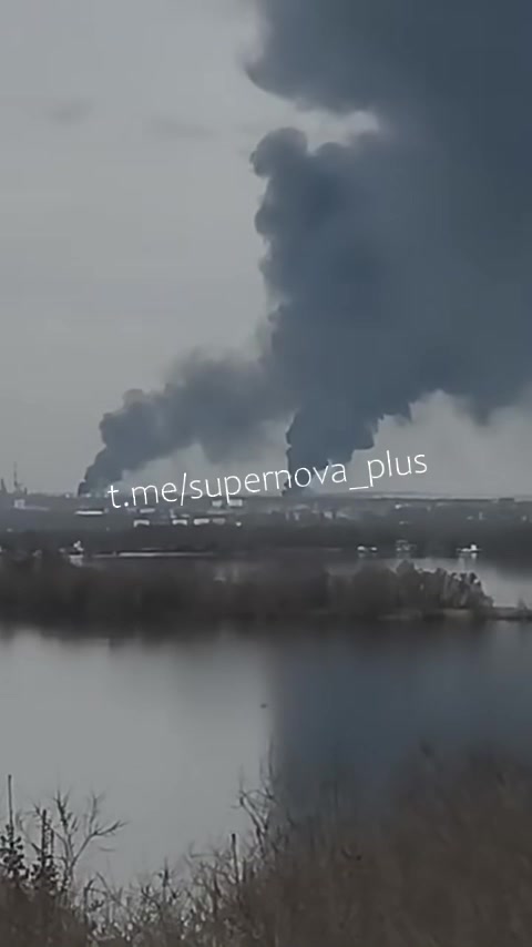 Smoke rising near Syzran oil refinery as result of drone strikes