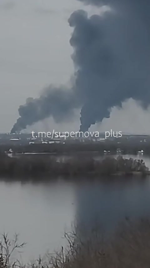 Smoke rising near Syzran oil refinery as result of drone strikes