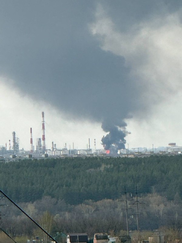 Ukraine’s General Staff reports strikes on four Russian oil-sector sites. Fires are burning at the Novokuibyshevsk and Syzran refineries in Samara region, the RPK Vysotsk “Lukoil-2” oil terminal in Leningrad region, and the Tikhoretsk pumping station in Krasnodar region