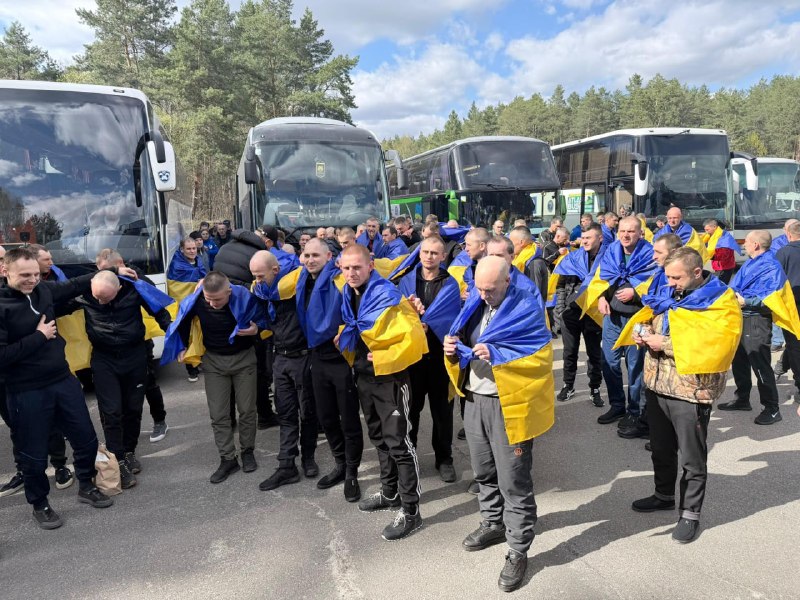 193 Ukrainian soldiers are returning home as part of the prisoners swap with Russia